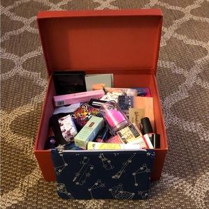 MYSTERY MAKEUP BAG 💄🎀💋